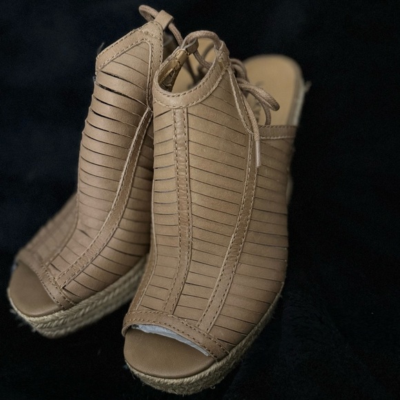 Lucky Brand Tan Wedges with Textured Upper and Wrap-Around Design - Picture 10 of 11